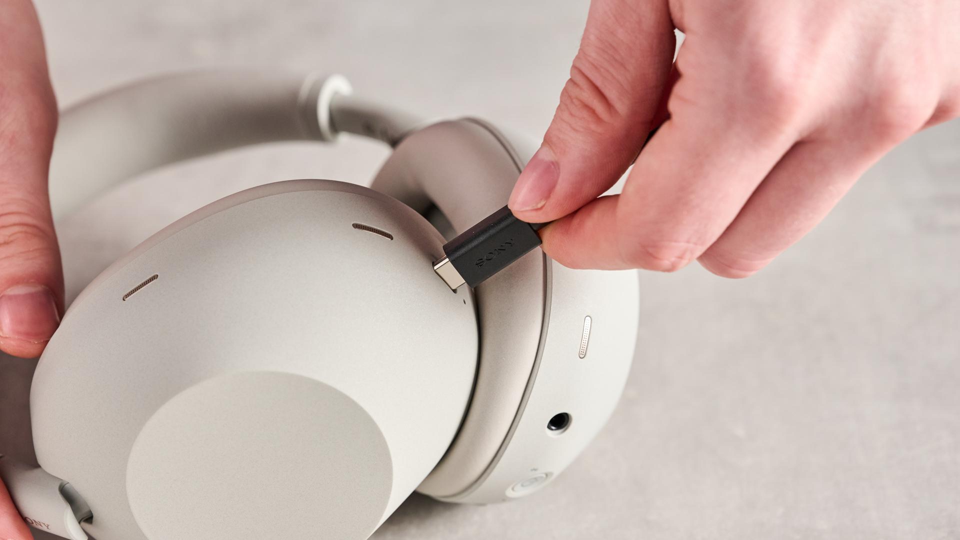 Sony WH-1000XM6 battery life test